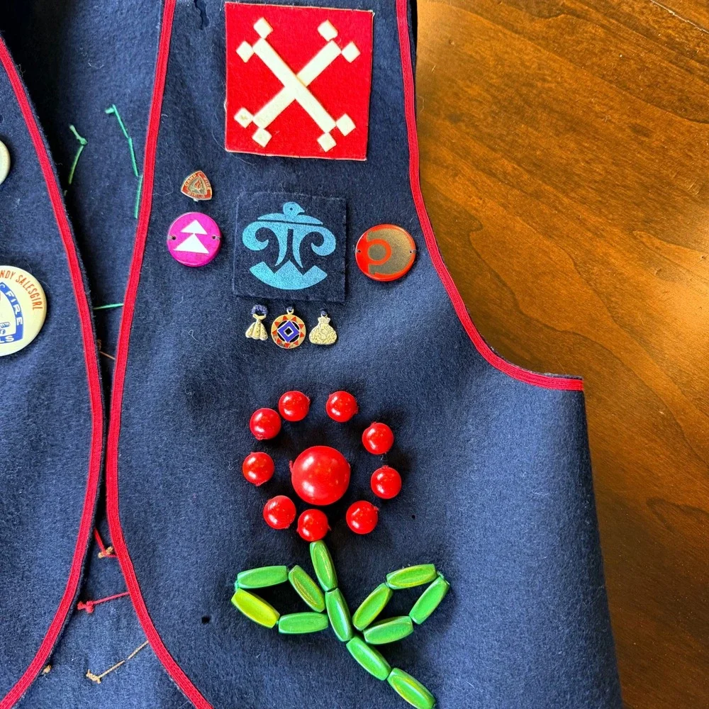 Vintage Camp‎ Fire Girls Wool Felt Vest Navy Blue Beaded Patches Pins NGA Scout